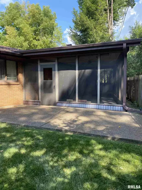 2000 Clubview Dr, Springfield, IL 62704 photo 4