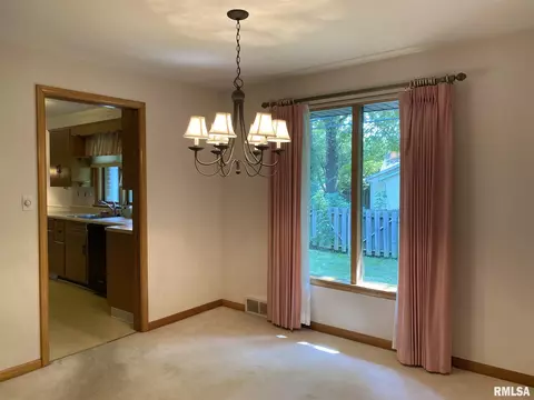 2000 Clubview Dr, Springfield, IL 62704 photo 11
