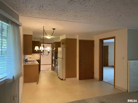 2000 Clubview Dr, Springfield, IL 62704 photo 5