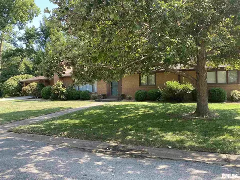 2000 Clubview Dr, Springfield, IL 62704 photo 2
