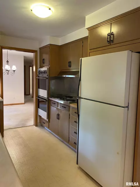 2000 Clubview Dr, Springfield, IL 62704 photo 9