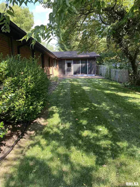 2000 Clubview Dr, Springfield, IL 62704 photo 3