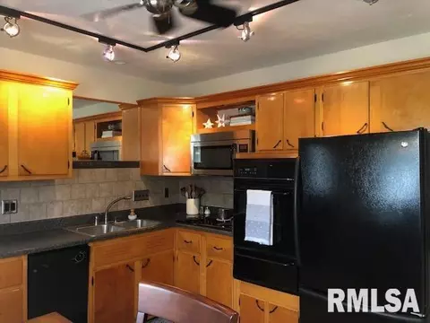 2121 Sangamon Ave, Springfield, IL 62702 photo 8