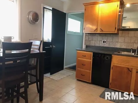 2121 Sangamon Ave, Springfield, IL 62702 photo 10