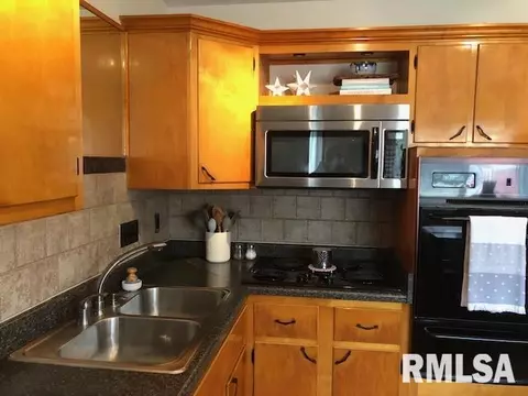 2121 Sangamon Ave, Springfield, IL 62702 photo 9