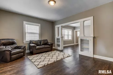 1025 N Walnut St, Springfield, IL 62702 photo 4