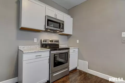 1025 N Walnut St, Springfield, IL 62702 photo 12