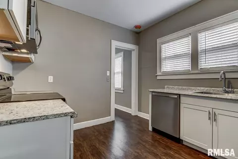 1025 N Walnut St, Springfield, IL 62702 photo 11