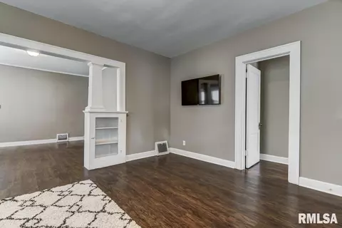 1025 N Walnut St, Springfield, IL 62702 photo 6