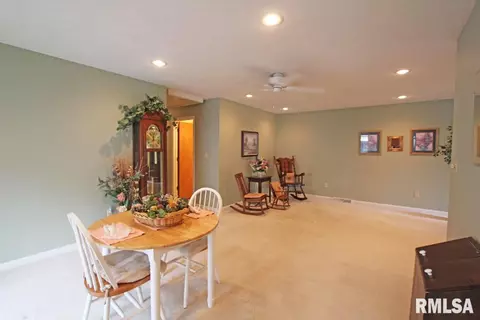 2703 Chase Dr, Springfield, IL 62704 photo 7