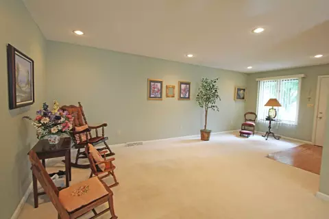 2703 Chase Dr, Springfield, IL 62704 photo 5