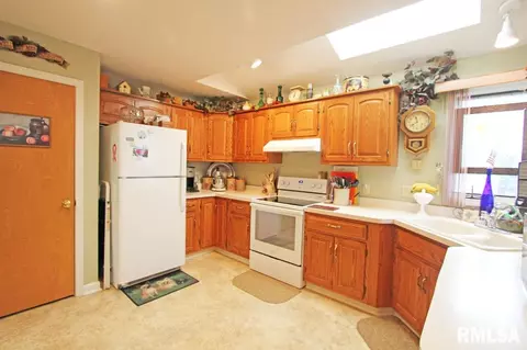 2703 Chase Dr, Springfield, IL 62704 photo 9