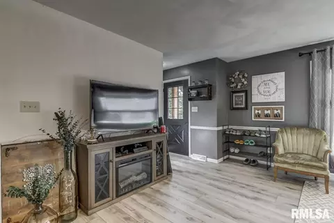 5653 Oakcrest Rd, Springfield, IL 62707 photo 4