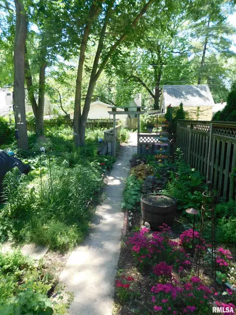 623 S Walnut St, Springfield, IL 62704 photo 43
