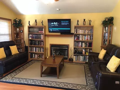 2221 E Brown St, Springfield, IL 62703 photo 7