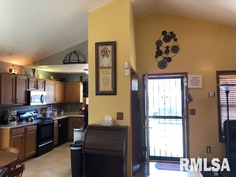 2221 E Brown St, Springfield, IL 62703 photo 9