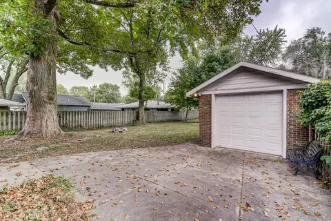 1709 S Douglas Ave, Springfield, IL 62704 photo 9