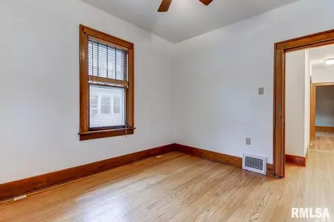 1709 S Douglas Ave, Springfield, IL 62704 photo 17