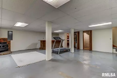 3266 Hilltop Rd, Springfield, IL 62712 photo 8