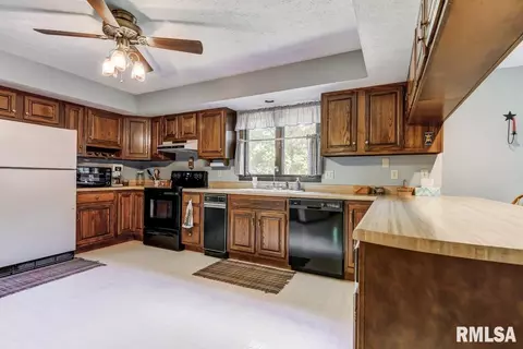 3266 Hilltop Rd, Springfield, IL 62712 photo 3