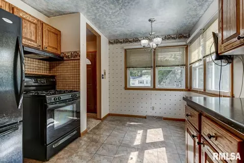 3241 Warner Dr, Springfield, IL 62703 photo 2