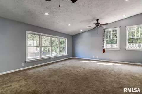 1048 Tansey Ave, Springfield, IL 62707 photo 7