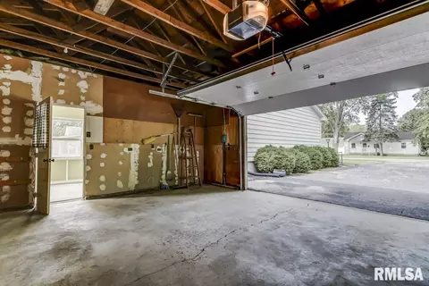 306 E Locust St, Chatham, IL 62629 photo 26