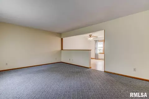 306 E Locust St, Chatham, IL 62629 photo 5