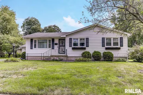 306 E Locust St, Chatham, IL 62629 photo 1