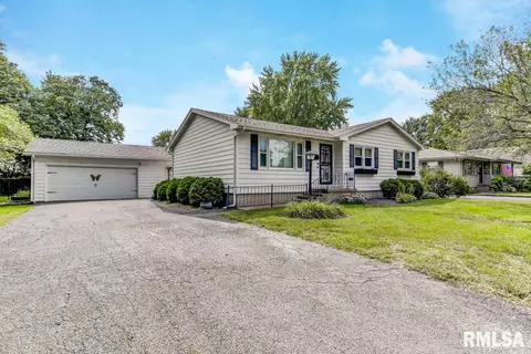 306 E Locust St, Chatham, IL 62629 photo 32