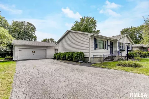 306 E Locust St, Chatham, IL 62629 photo 31