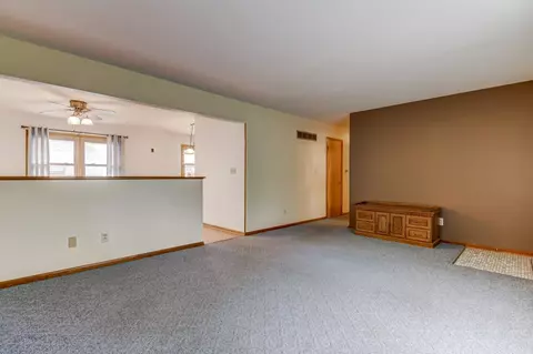 306 E Locust St, Chatham, IL 62629 photo 4