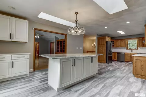 4017 Almahurst Dr, Springfield, IL 62712 photo 9