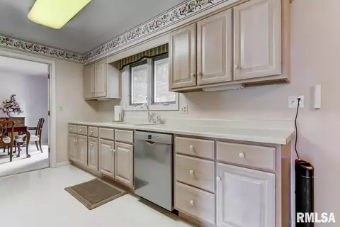 1636 Denison Dr, Springfield, IL 62704 photo 9