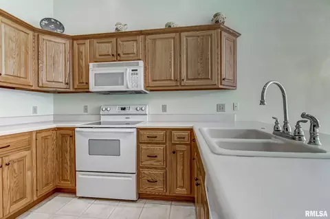 3209 Sequoia Dr, Springfield, IL 62712 photo 9