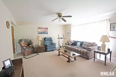 109 Greencastle Cir, Springfield, IL 62707 photo 5