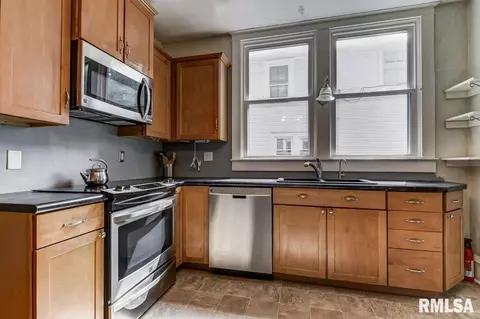 821 S State St, Springfield, IL 62704 photo 9