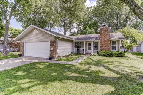 130 Glasgow Dr, Springfield, IL 62702 photo 2