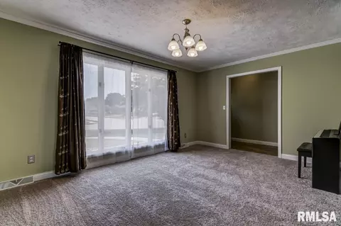 79 Roundtable Rd, Springfield, IL 62704 photo 2