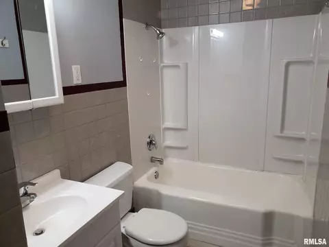 1523 W Iles Ave, Springfield, IL 62704 photo 8