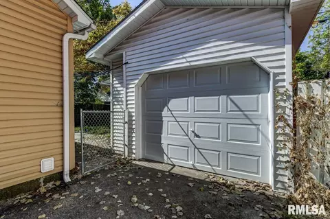 1007 S College St, Springfield, IL 62704 photo 7