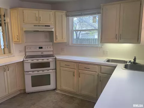 1007 S College St, Springfield, IL 62704 photo 35