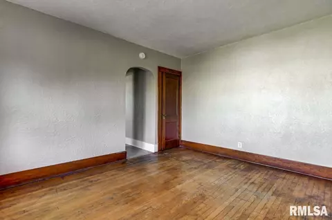 800 S College St, Springfield, IL 62704 photo 3