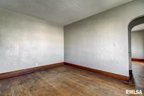 800 S College St, Springfield, IL 62704 photo 4