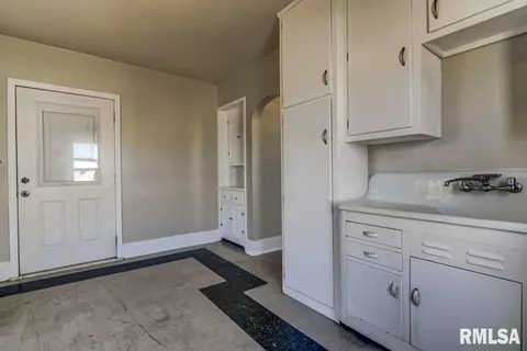 800 S College St, Springfield, IL 62704 photo 7