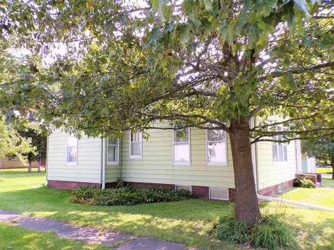 107 S Pilot St, Oneida, IL 61467 photo 2