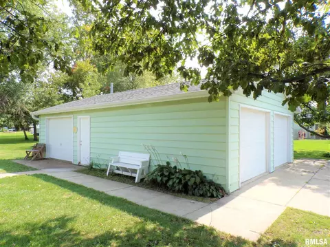 107 S Pilot St, Oneida, IL 61467 photo 5