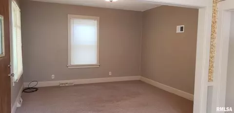 1004 N 3rd St, Springfield, IL 62702 photo 2