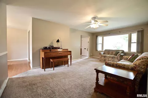 3136 Elmhurst Dr, Springfield, IL 62704 photo 8