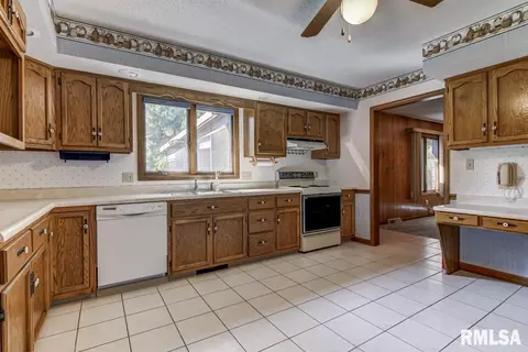 2908 Dartmoor Ct, Springfield, IL 62704 photo 9